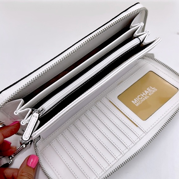 Michael Kors Large Pebbled Leather Continental Wallet Wristlet Phone Holder
Opt - Picture 9 of 12